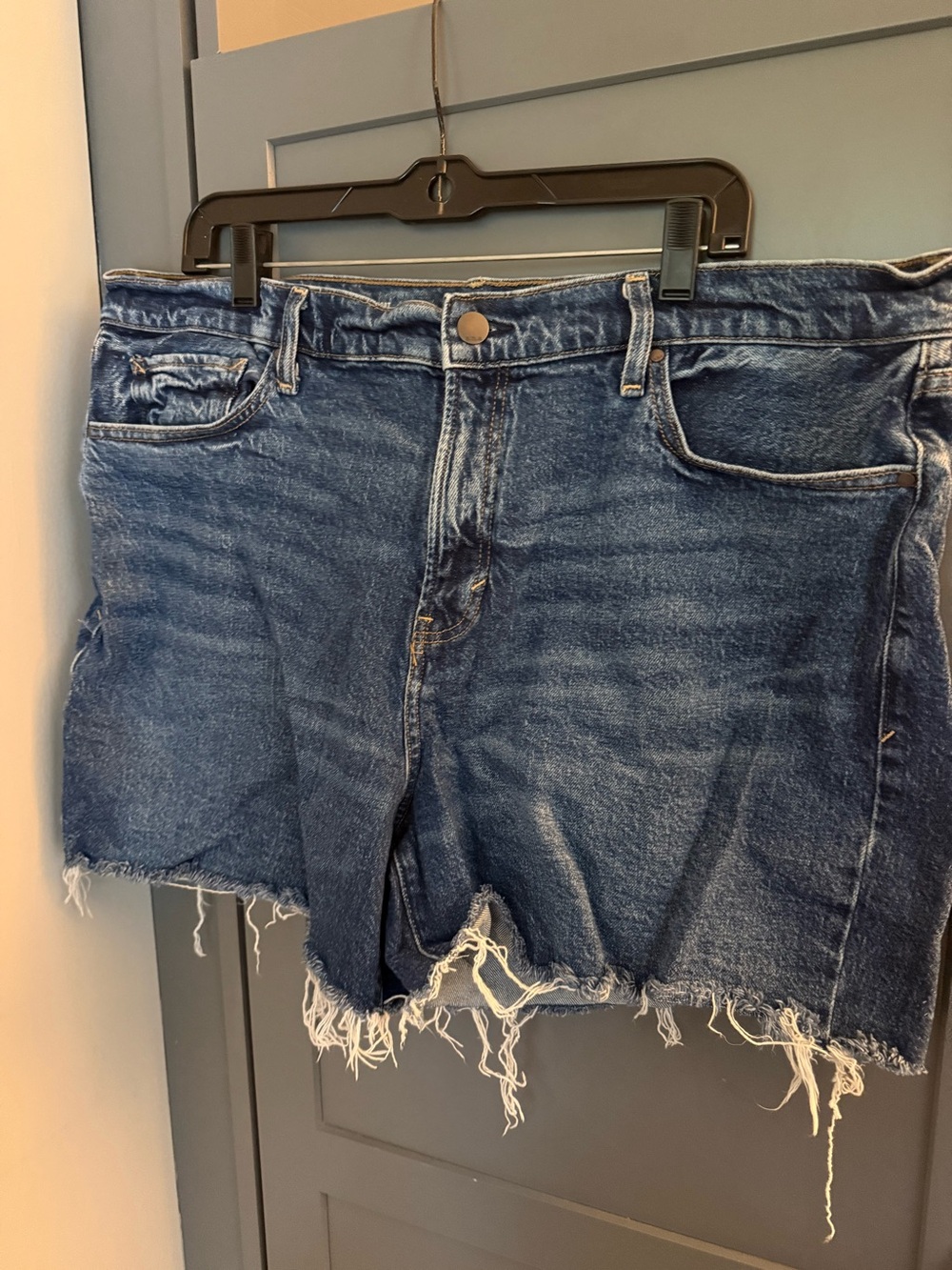 a.n.a Women's Frayed Hem Blue Denim Shorts